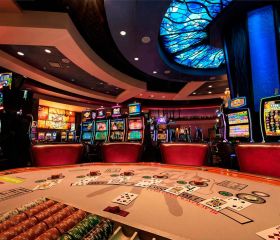 Gemalte Hände Kasino Bild 1