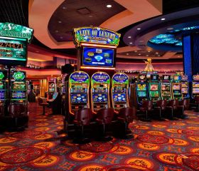 Gemalte Hände Kasino Bild 1