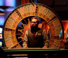 Diamantzahn Gerties Spielhalle Image 1